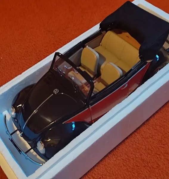 Sun Star Volkswagen Beetle Convertible 1949 DieCast Model in original box (6657)